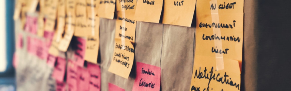 Atelier UX design avec Laurent Demontiers tableau mural avec Post-it